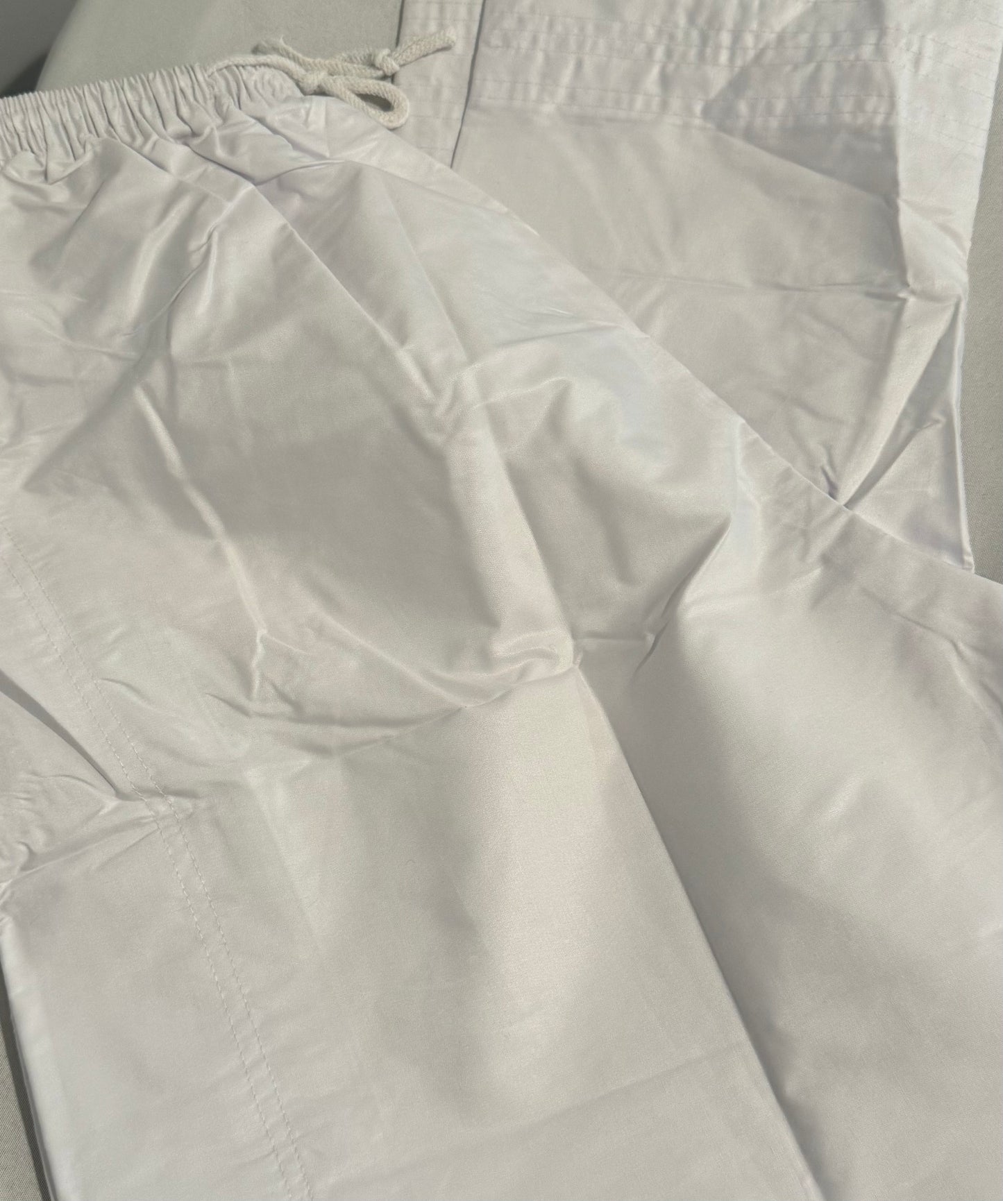 White men’s thobe pants